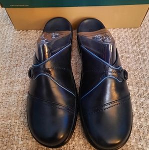 Clarks navy clogs